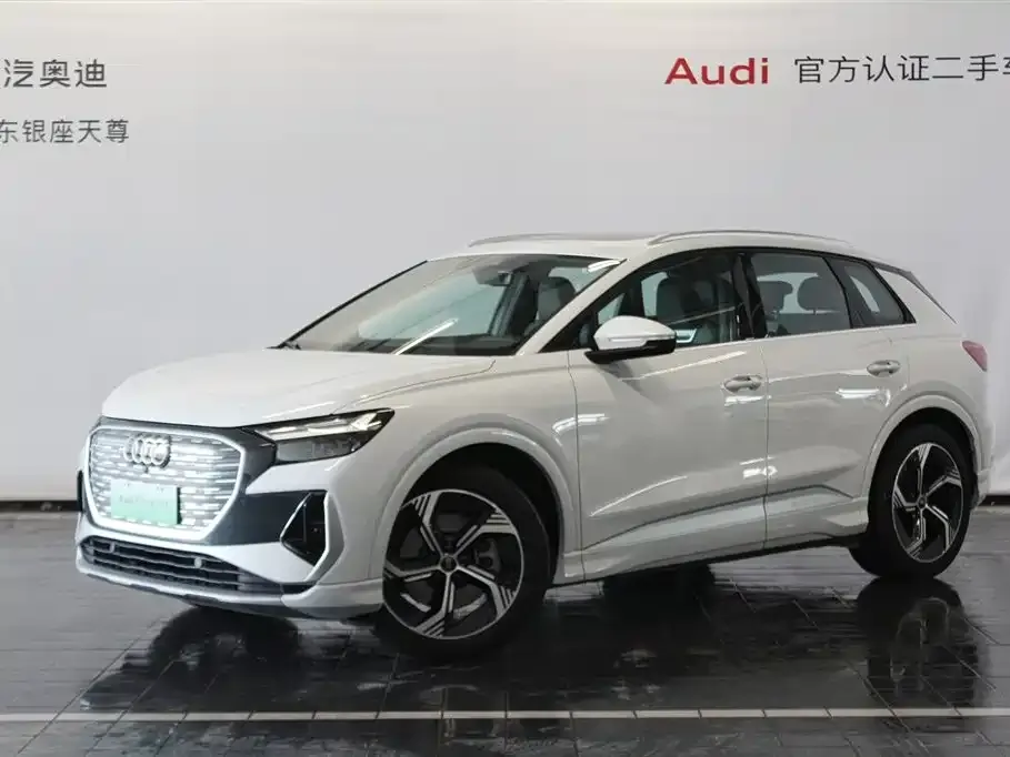 Audi Q4 e-tron — фото 1