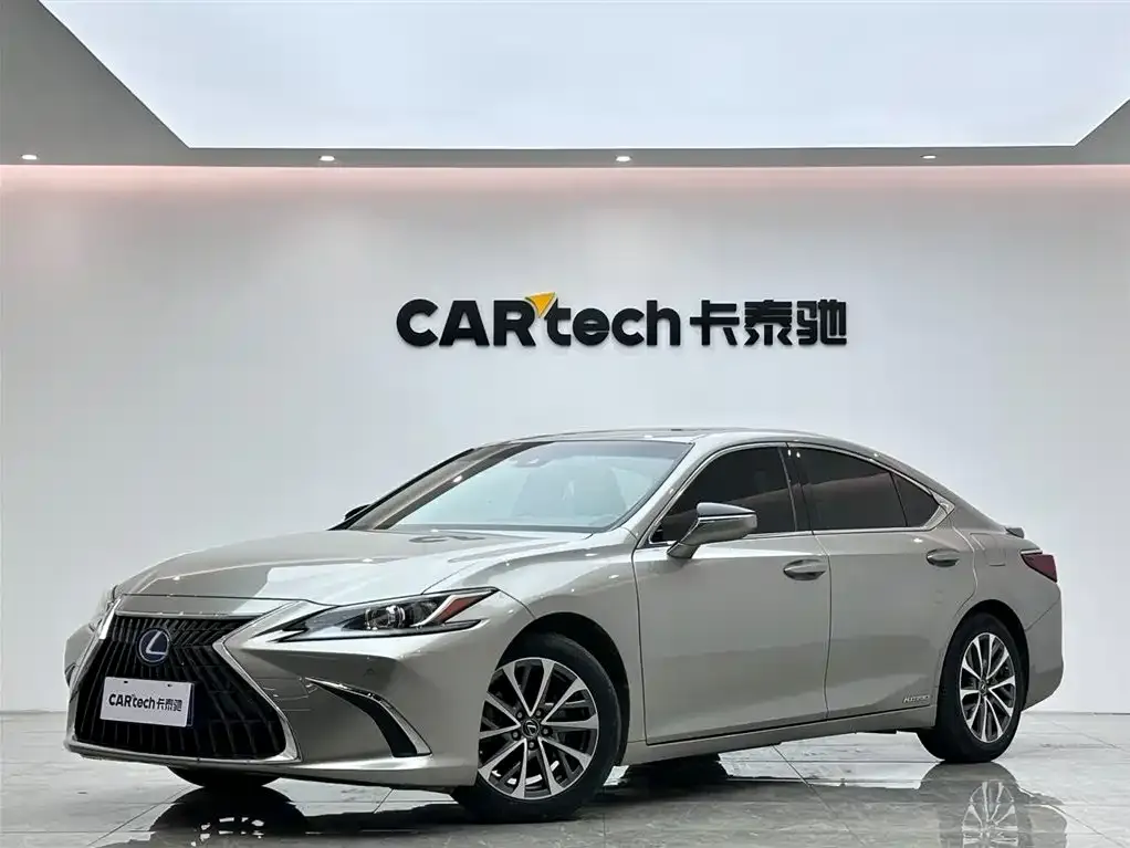 Lexus ES — фото 1