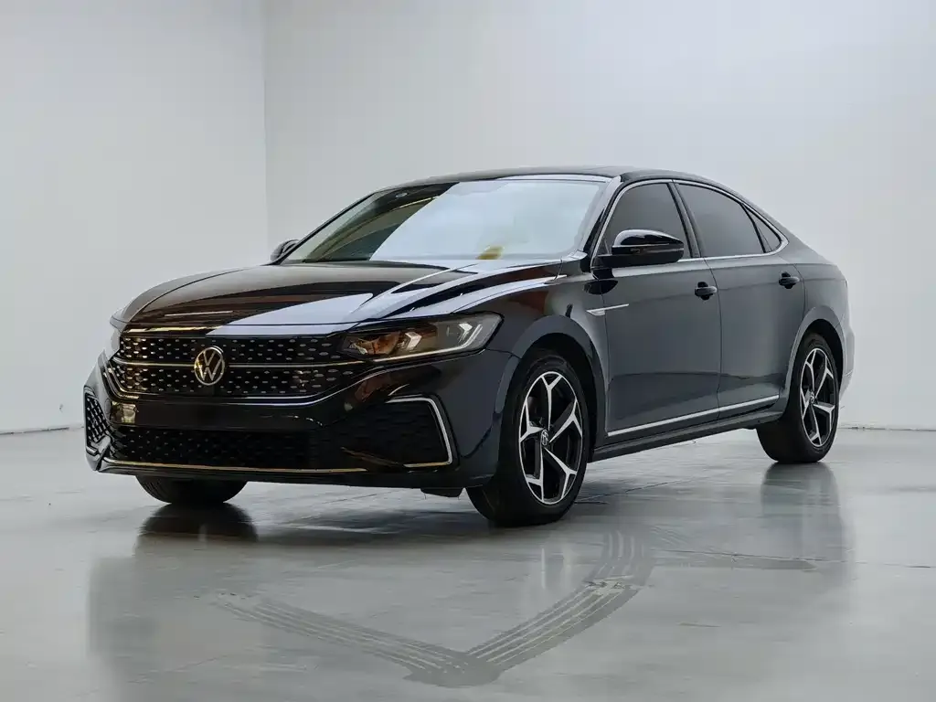 Volkswagen Passat — фото 1