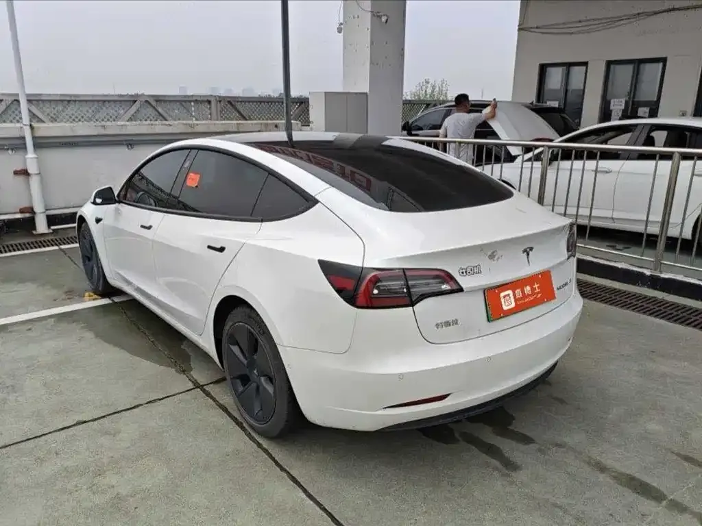 Tesla Model 3 — фото 4