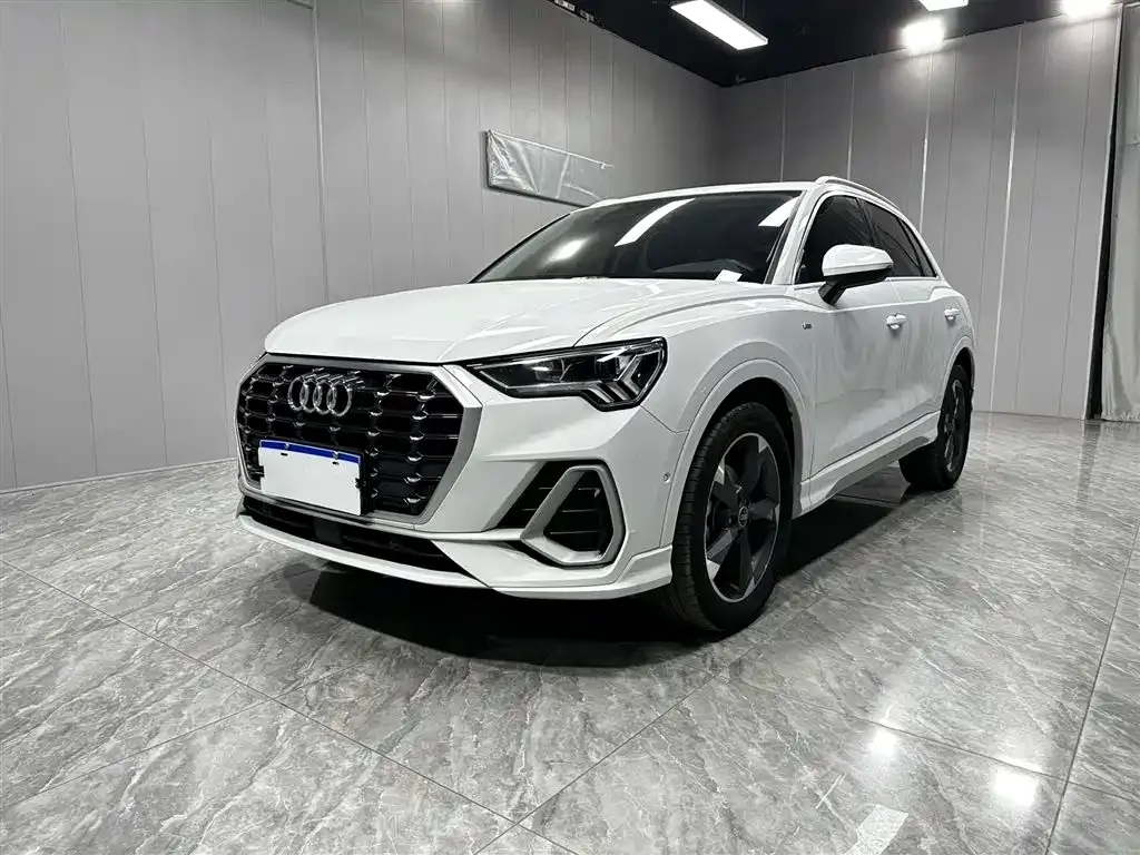 Audi Q3 — фото 1