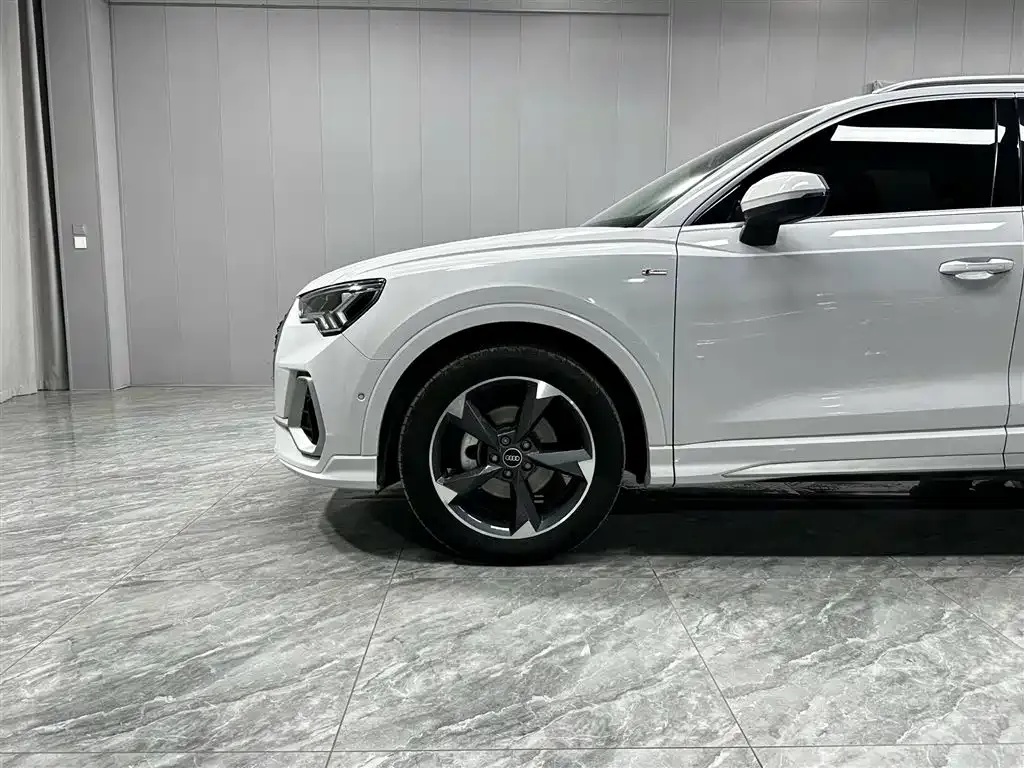 Audi Q3 — фото 7