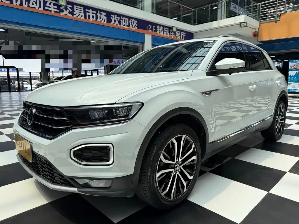 Volkswagen T-Roc — фото 1