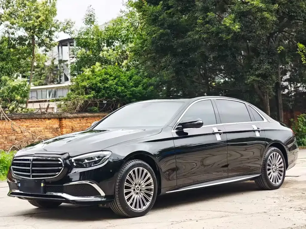 Mercedes-Benz E-Class — фото 1