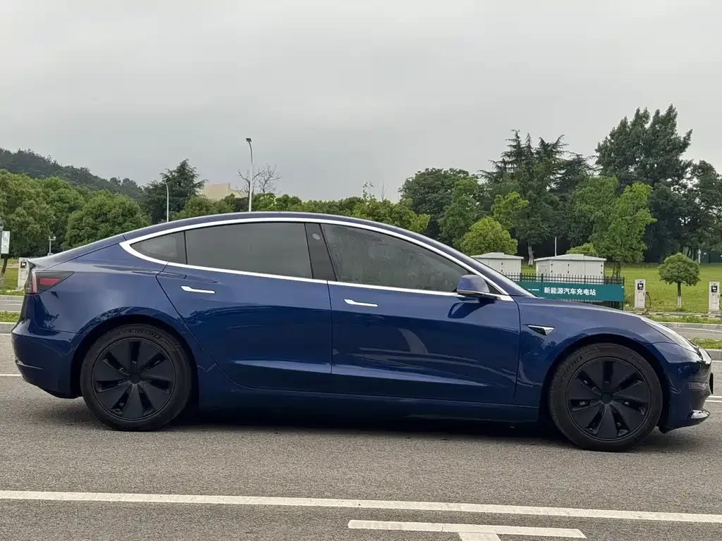 Tesla Model 3 — фото 8