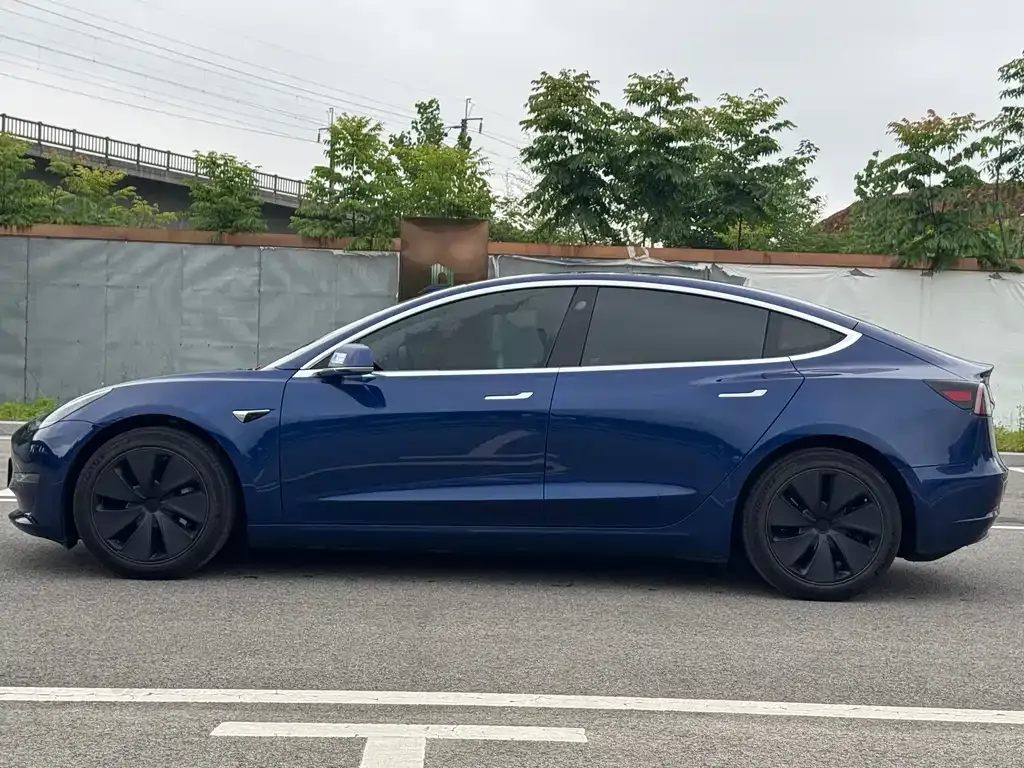 Tesla Model 3 — фото 9