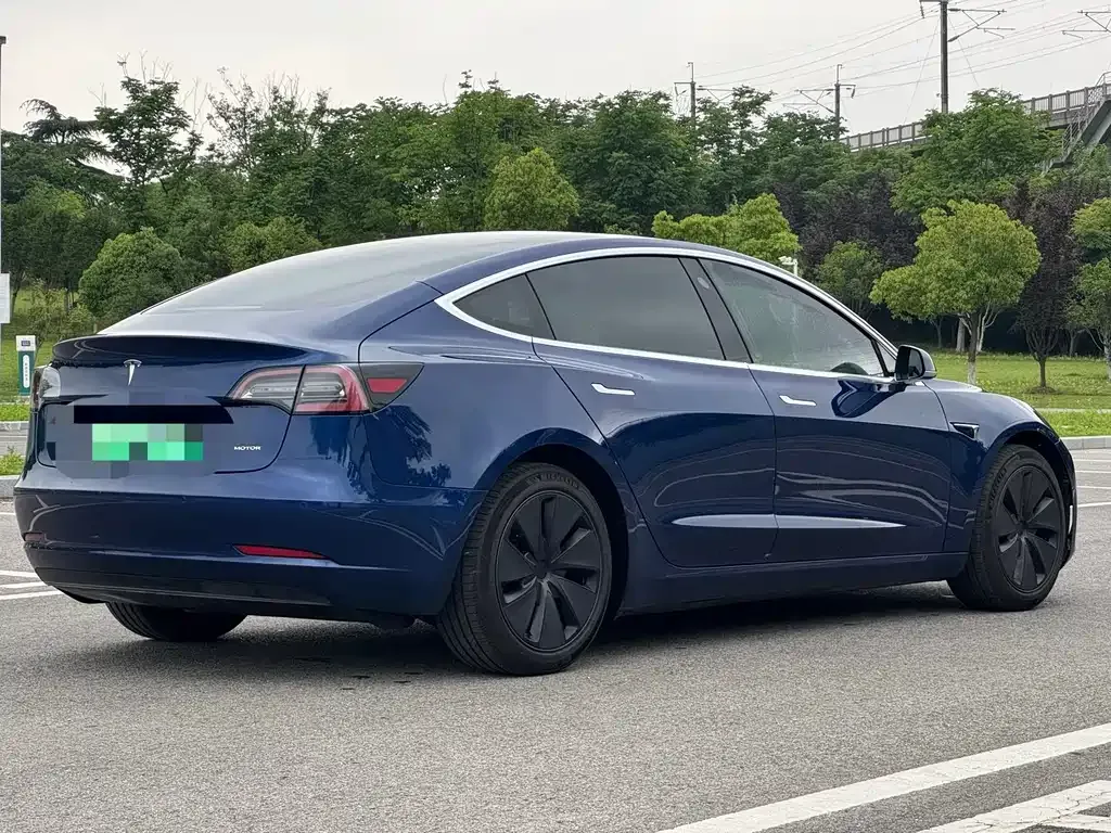 Tesla Model 3 — фото 10