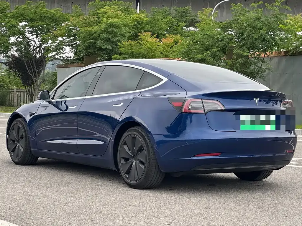 Tesla Model 3 — фото 5