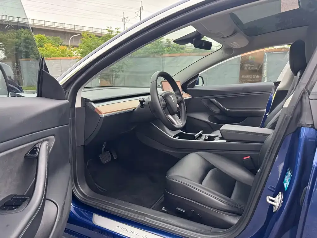 Tesla Model 3 — фото 4