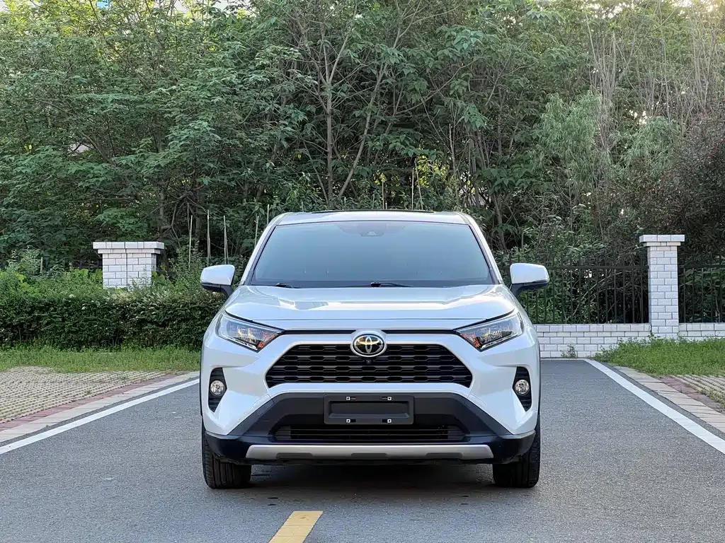 Toyota RAV4 — фото 6