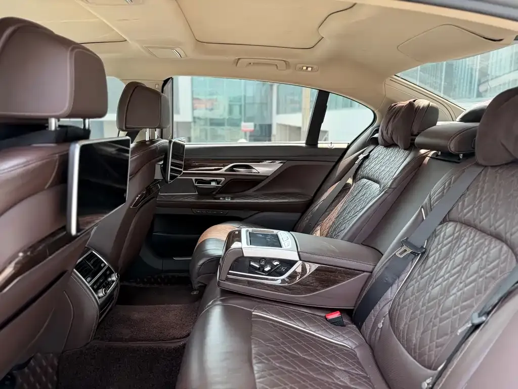 BMW 7 Series 2021 из CN, фото 8