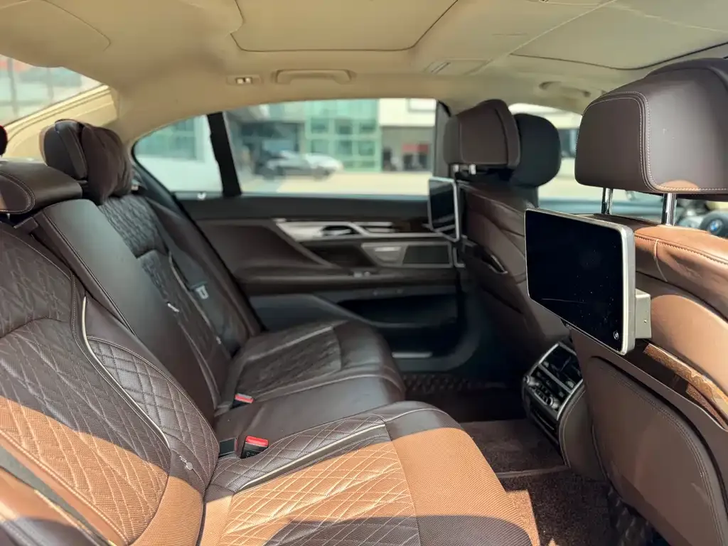 BMW 7 Series 2021 из CN, фото 4