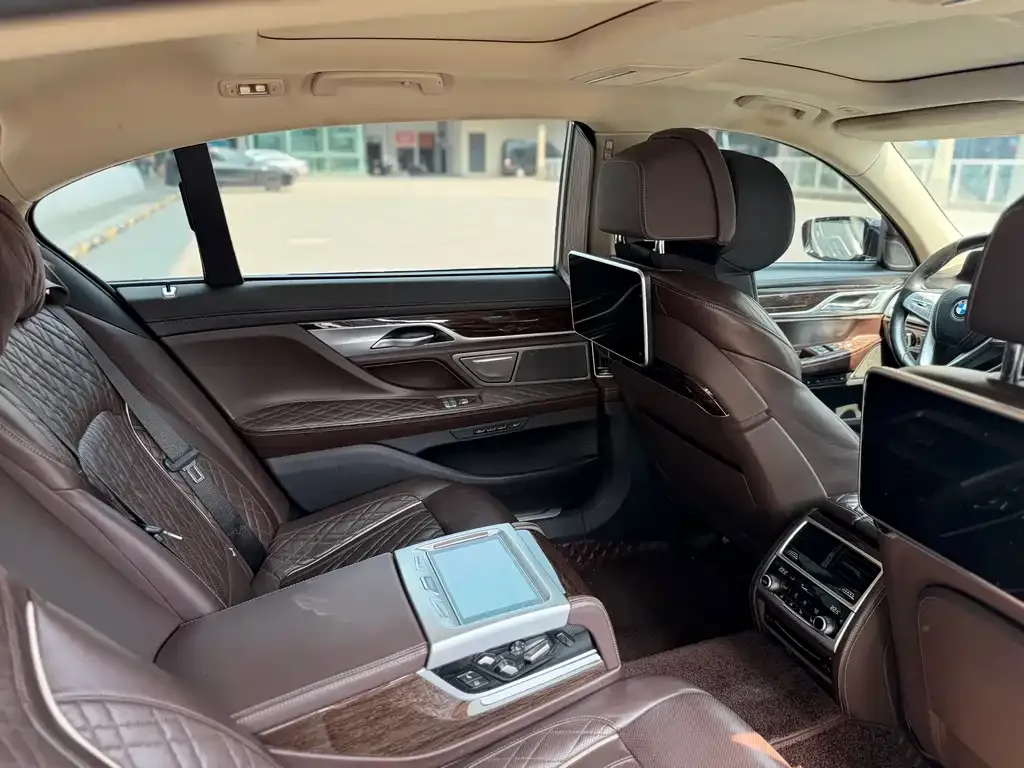BMW 7 Series 2021 из CN, фото 9