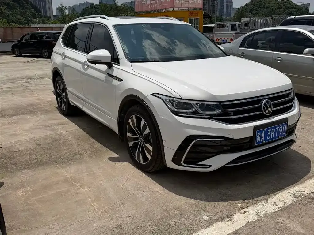 Volkswagen Tiguan L — фото 9