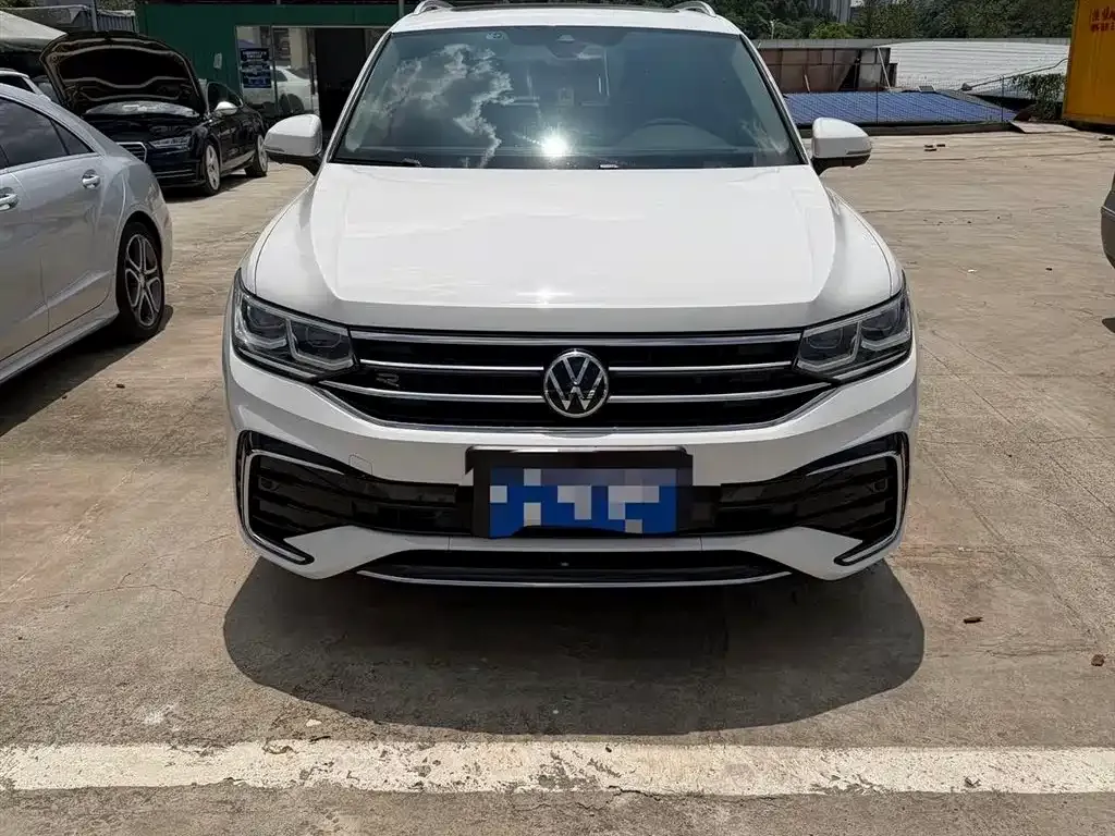 Volkswagen Tiguan L — фото 8
