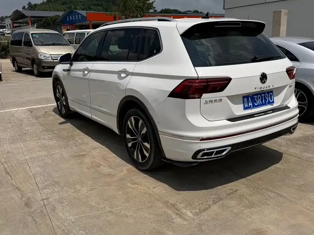 Volkswagen Tiguan L — фото 4