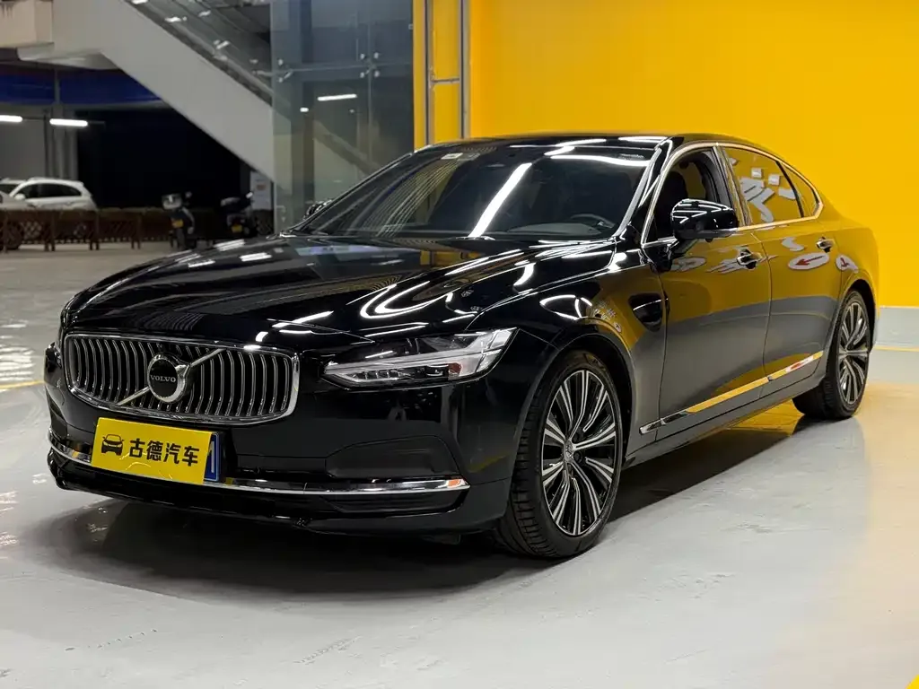 Volvo S90 — фото 1