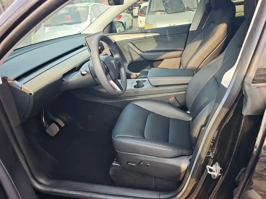 Tesla Model Y — фото 7