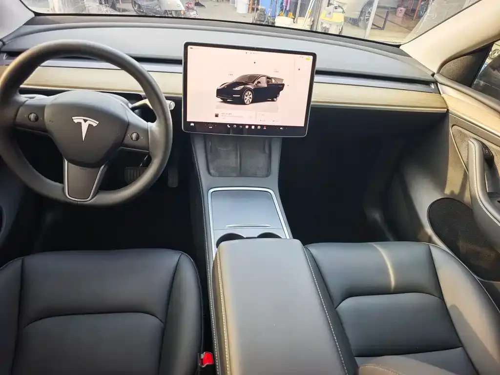 Tesla Model Y — фото 2