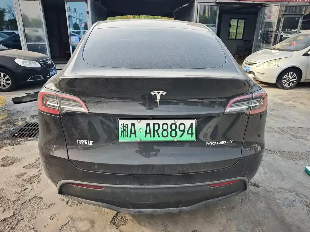 Tesla Model Y — фото 5