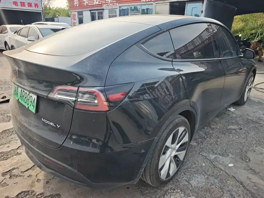 Tesla Model Y — фото 8