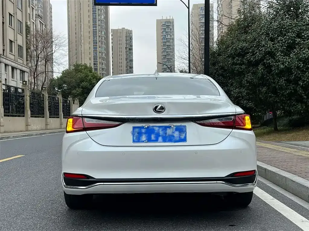 Lexus ES — фото 3