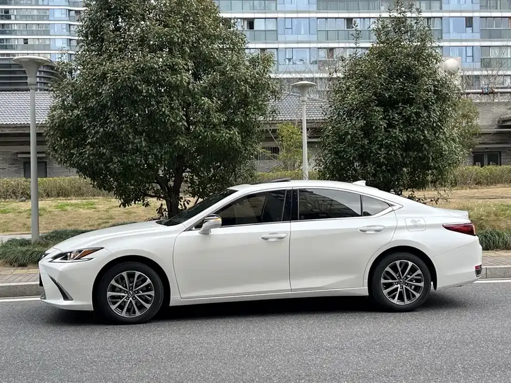 Lexus ES — фото 5