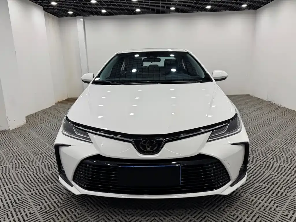 Toyota Corolla — фото 1