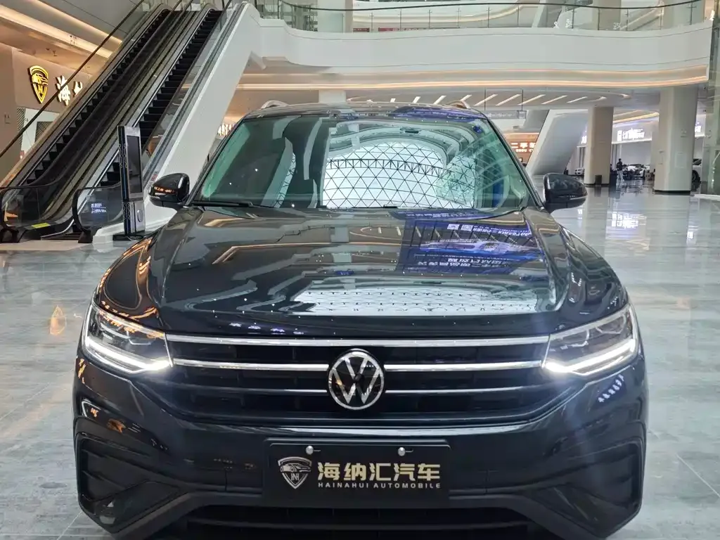 Volkswagen Tiguan L — фото 3