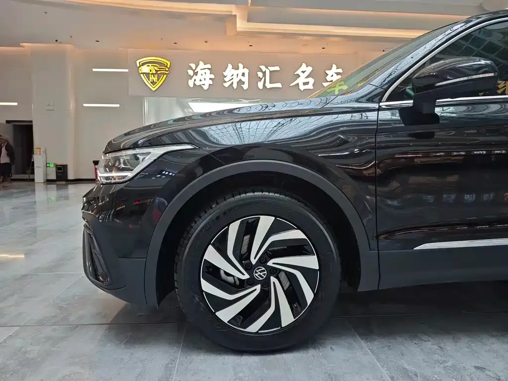 Volkswagen Tiguan L — фото 6