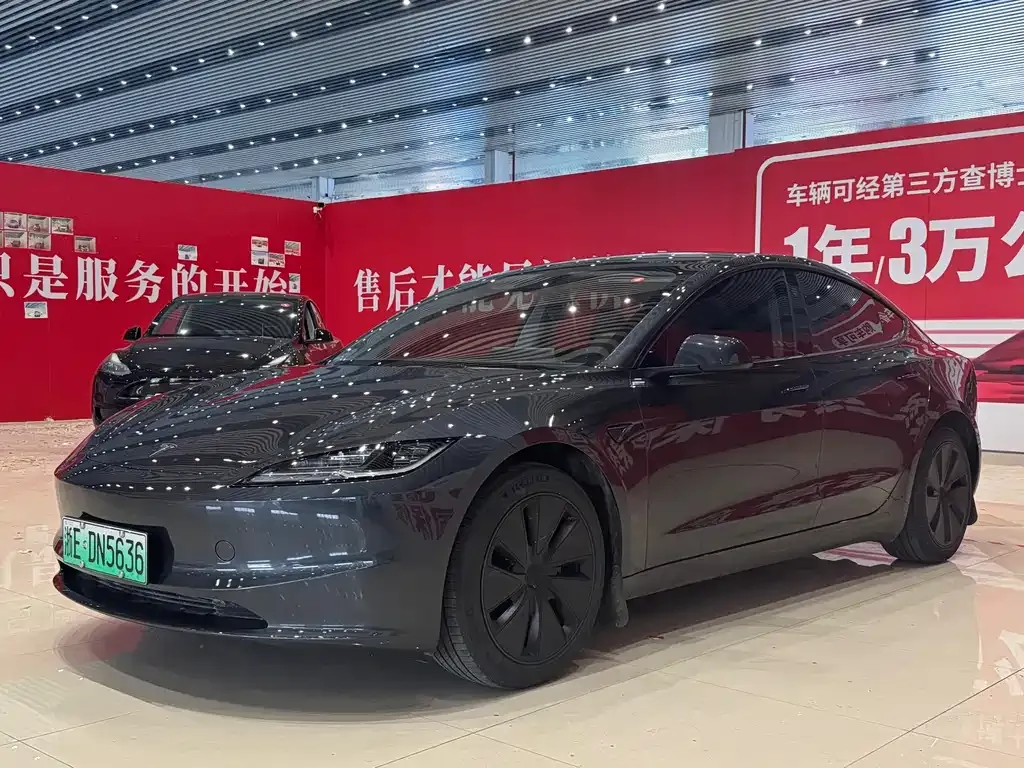 Tesla Model 3 — фото 1