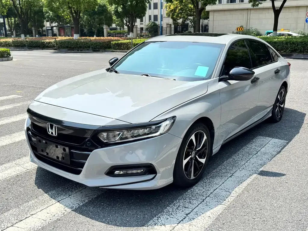 Honda Accord — фото 1