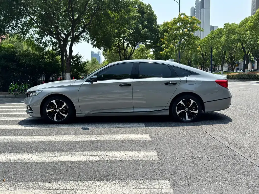 Honda Accord — фото 9