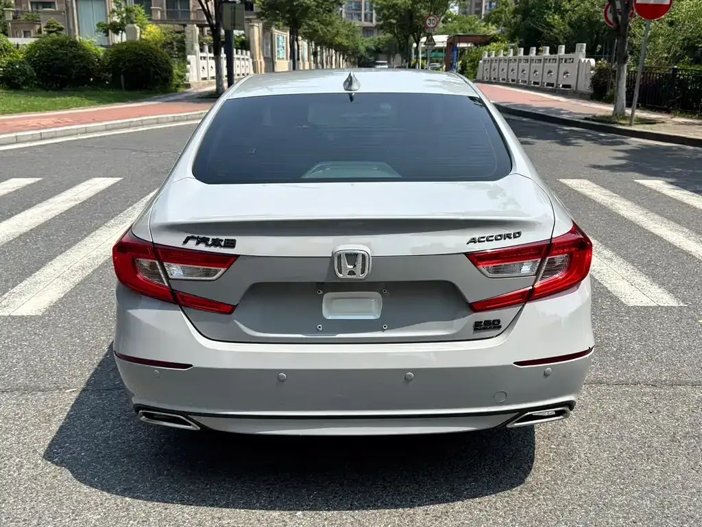 Honda Accord — фото 7