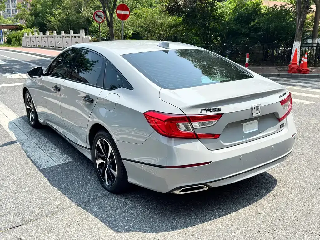 Honda Accord — фото 10