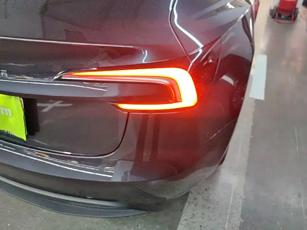 Tesla Model 3 — фото 8