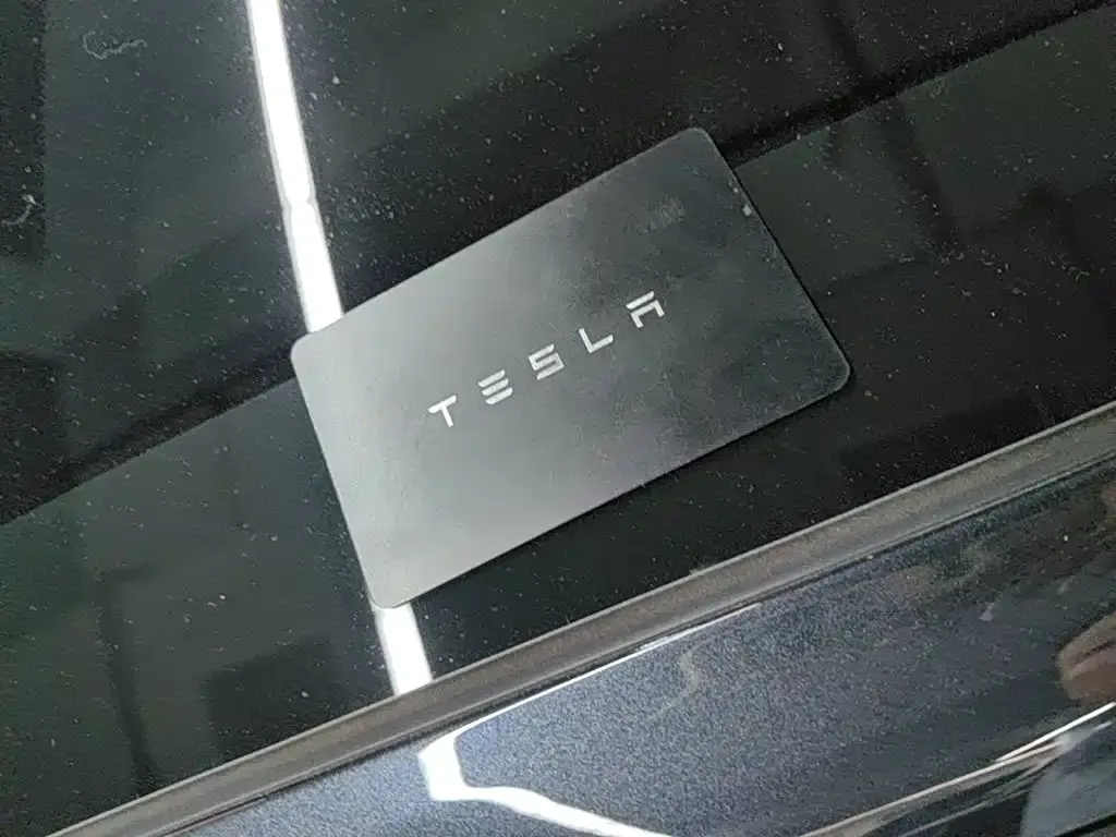 Tesla Model 3 — фото 7