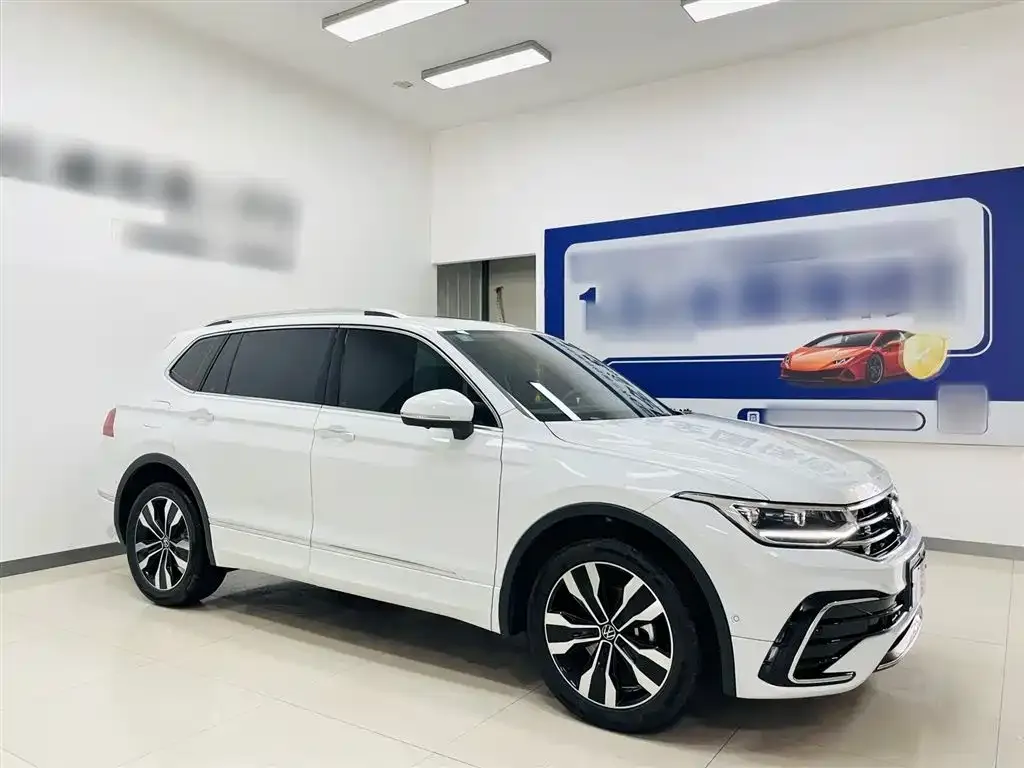 Volkswagen Tiguan L — фото 8