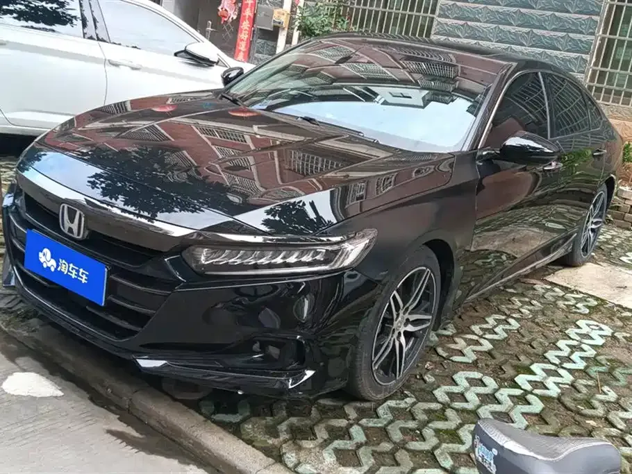 Honda Accord — фото 1