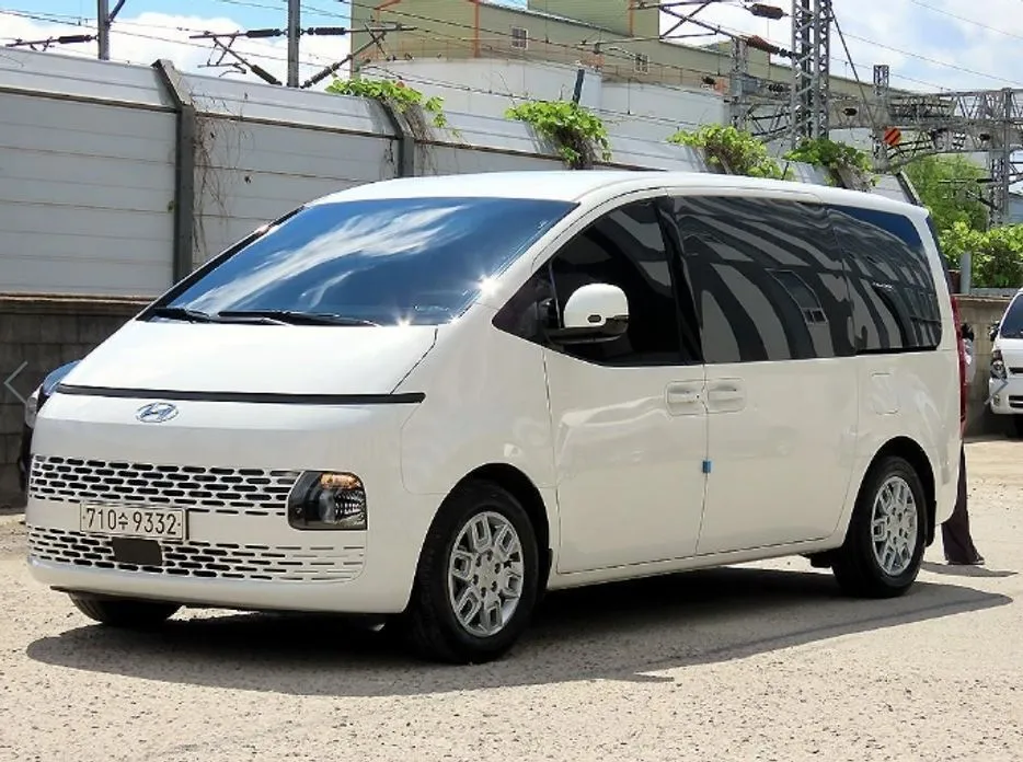 Hyundai Staria — фото 1
