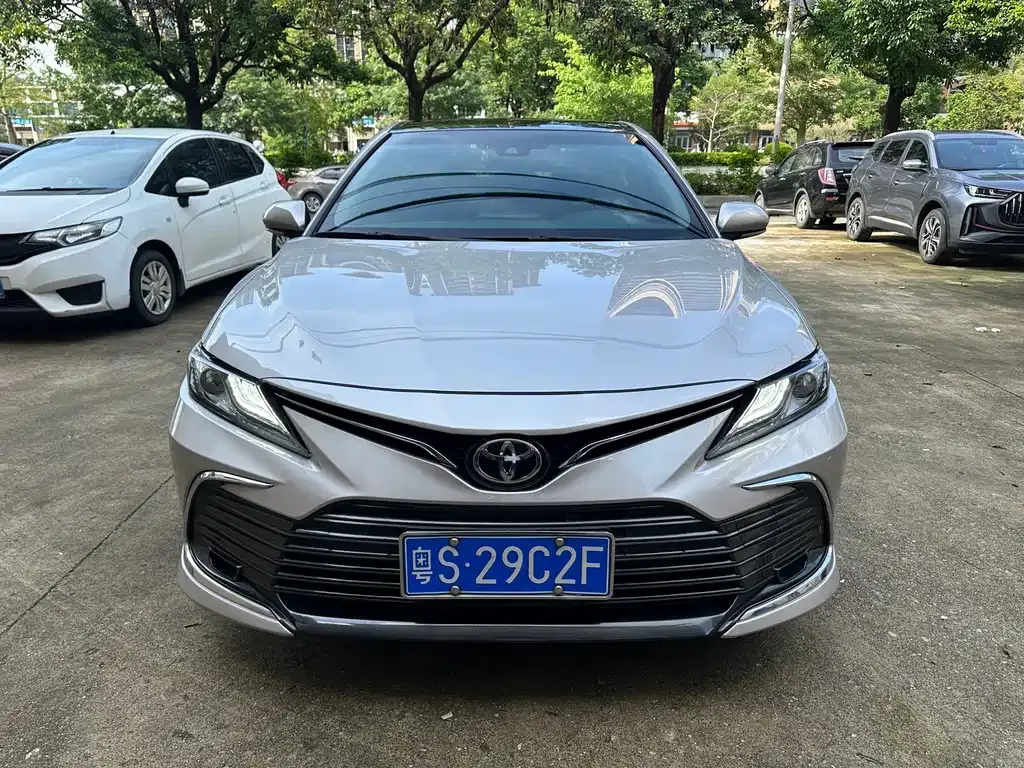 Toyota Camry — фото 6