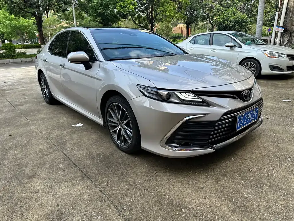 Toyota Camry — фото 10