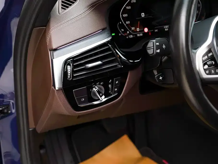 BMW 5 Series 2022 из CN, фото 7
