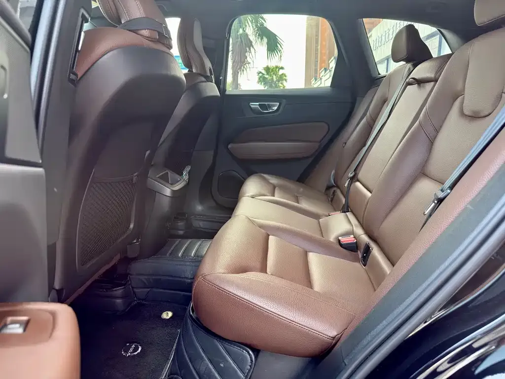 Volvo XC60 2023 из CN, фото 8