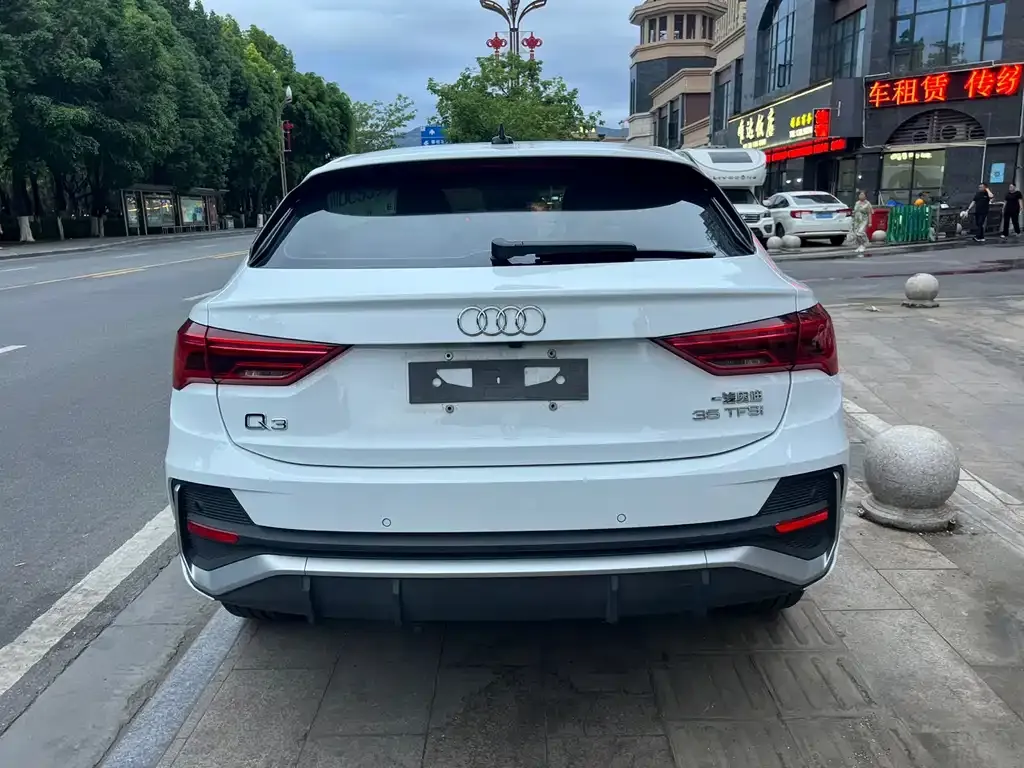 Audi Q3 Sportback 2023 из CN, фото 2