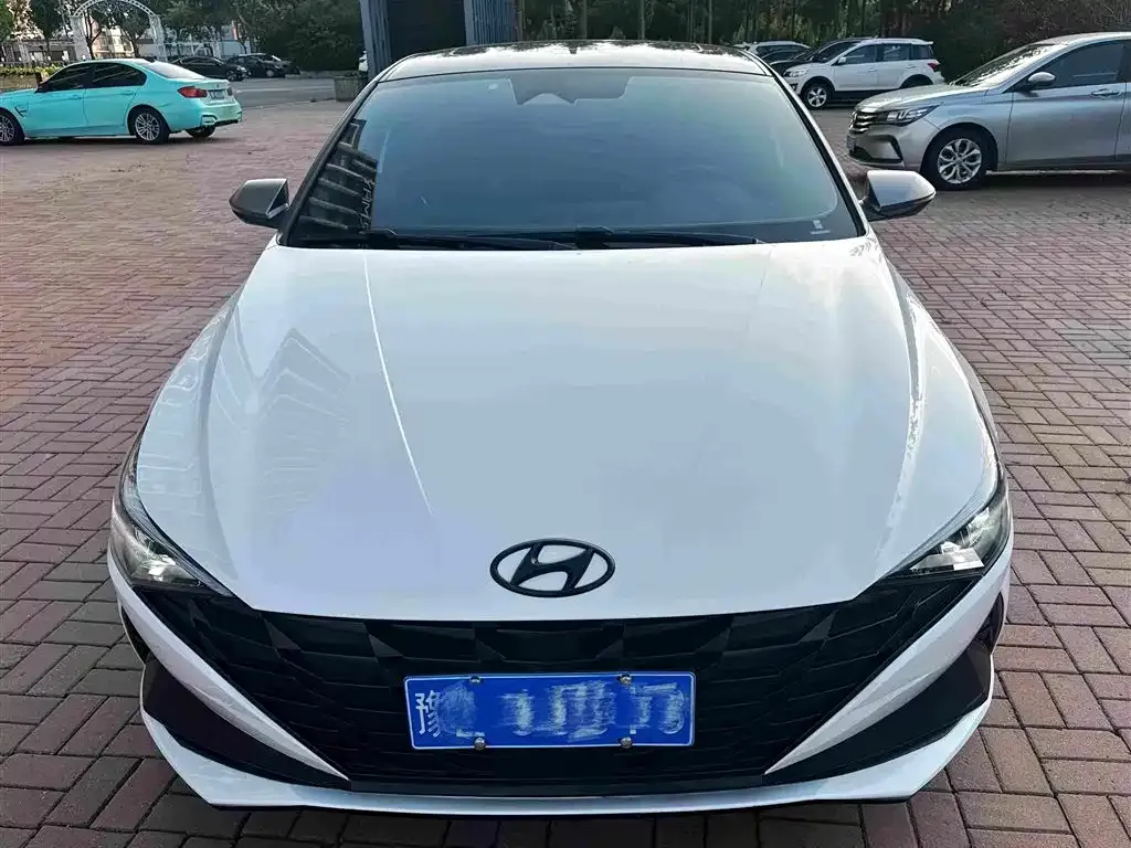 Hyundai Elantra — фото 4