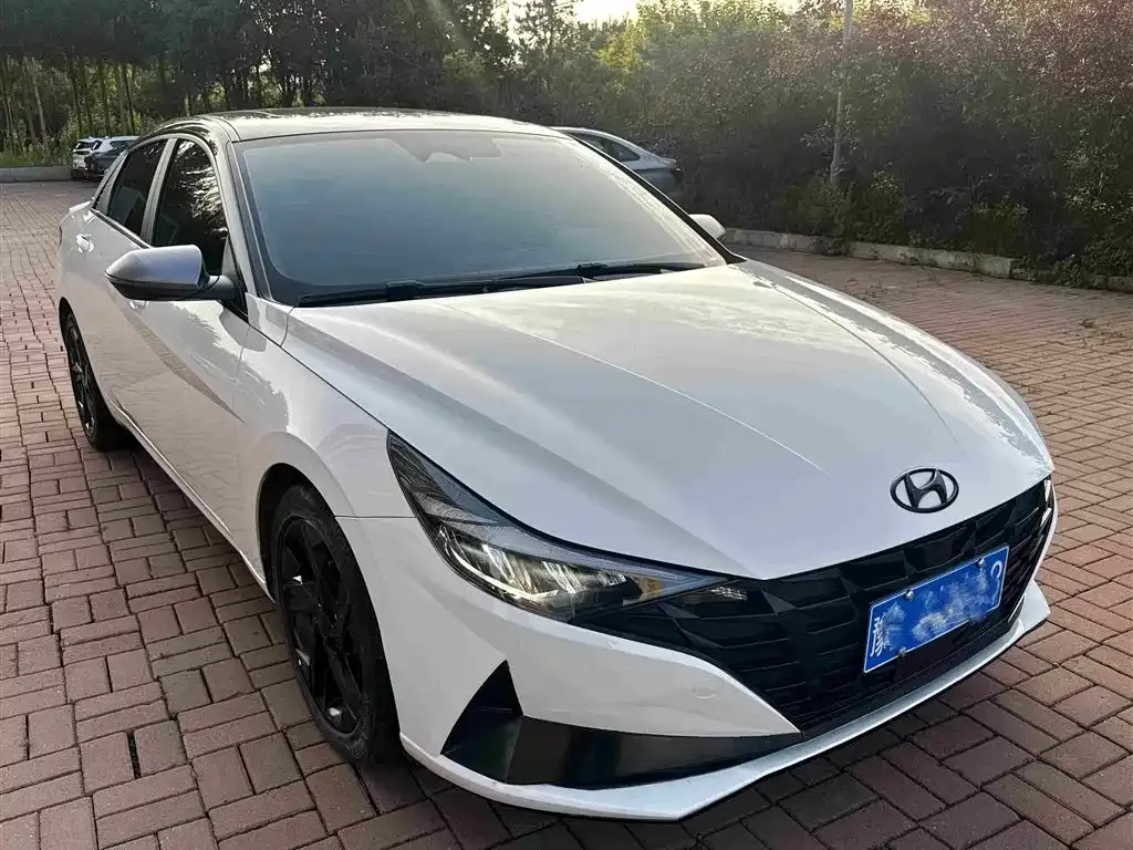 Hyundai Elantra — фото 2