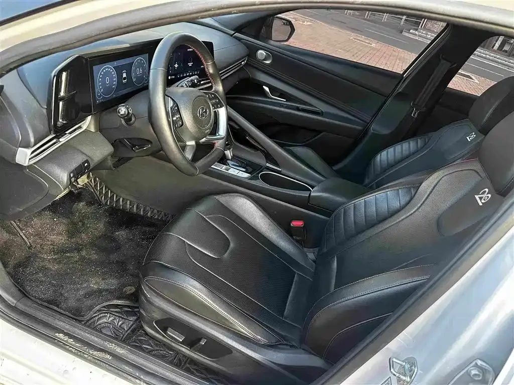 Hyundai Elantra — фото 10
