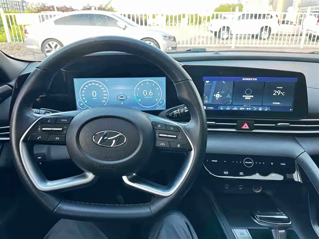 Hyundai Elantra — фото 6