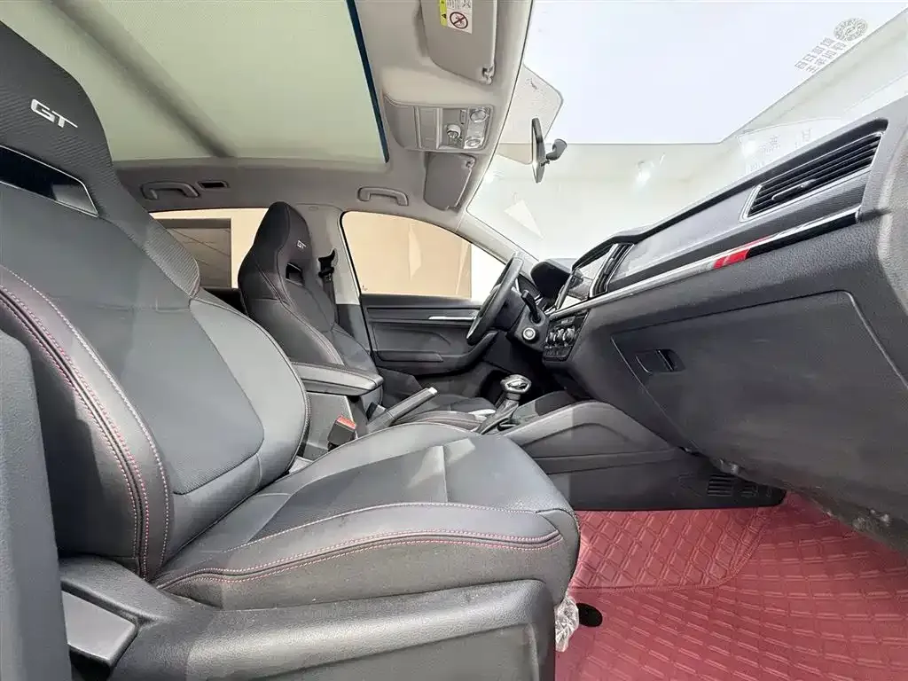 Skoda Kamiq — фото 4